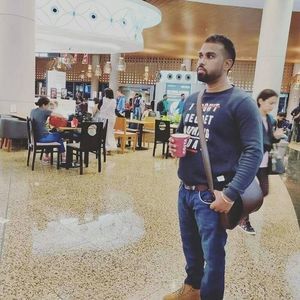 Meet your Posher, Manu